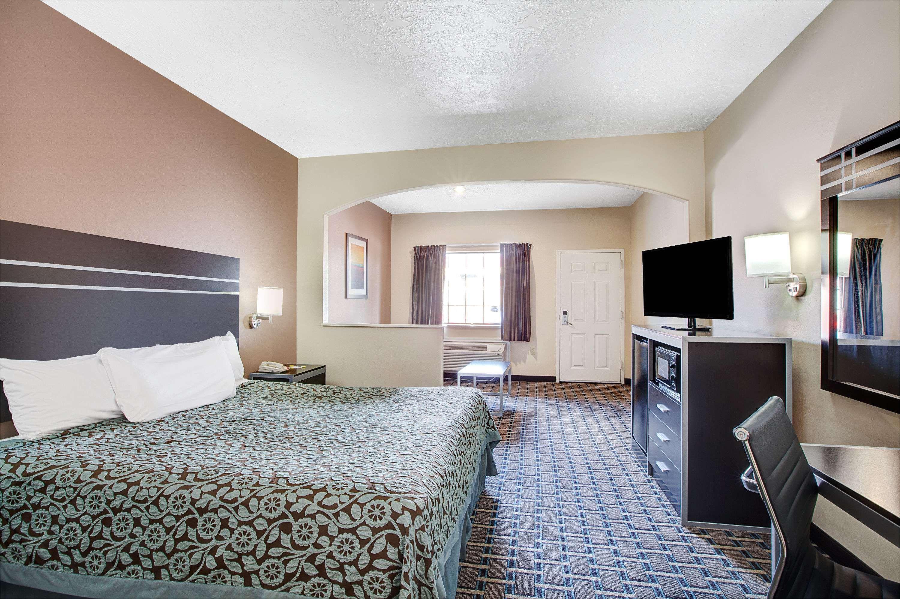 Days Inn & Suites By Wyndham Houston North - Spring Exterior foto