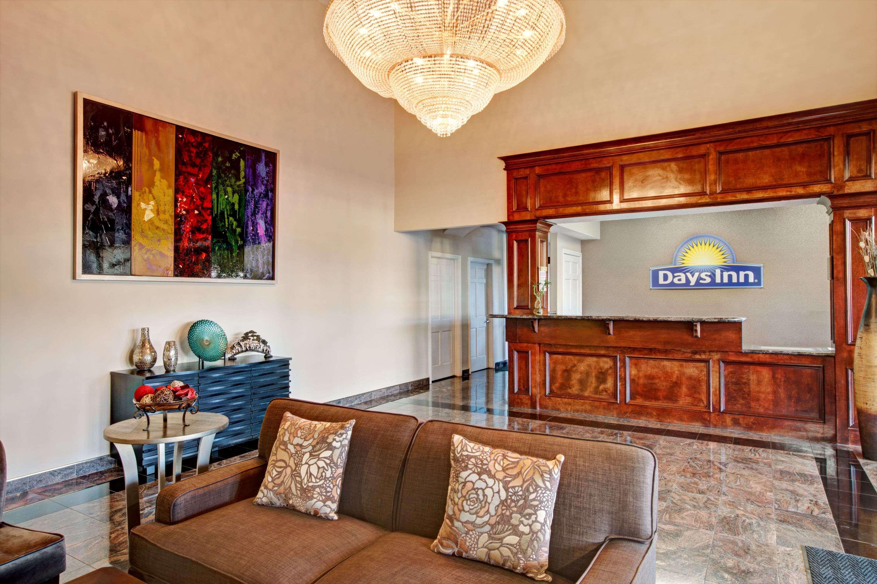 Days Inn & Suites By Wyndham Houston North - Spring Exterior foto